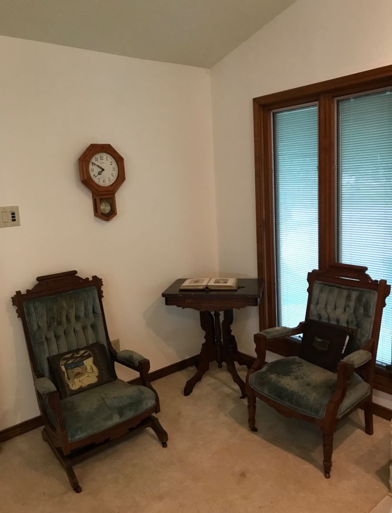 Vintage Furniture & Decor